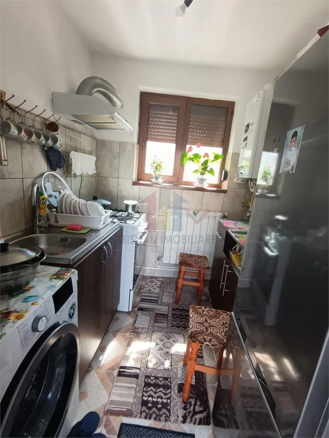 Casa Chercea, doua corpuri cladire, 3 camere, suprafata 256 mp - foto 9