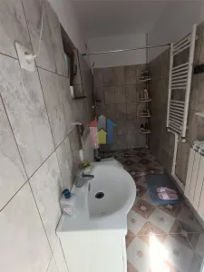 Casa Chercea, doua corpuri cladire, 3 camere, suprafata 256 mp - foto 10