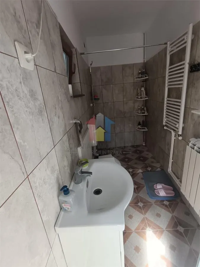 Casa Chercea, doua corpuri cladire, 3 camere, suprafata 256 mp - foto 10