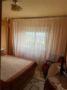Apartament cu 4 camere zona  9 Mai - foto 2