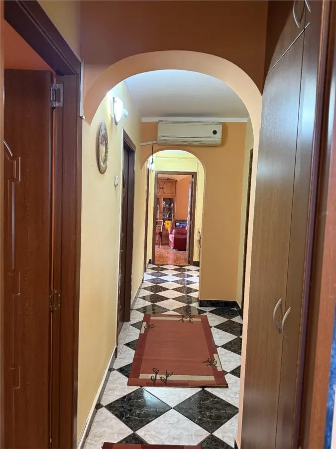 Apartament cu 4 camere zona  9 Mai - foto 11