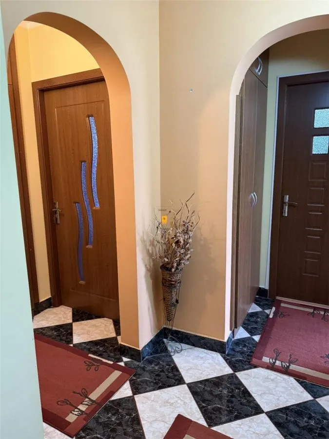 Apartament cu 4 camere zona  9 Mai - foto 9
