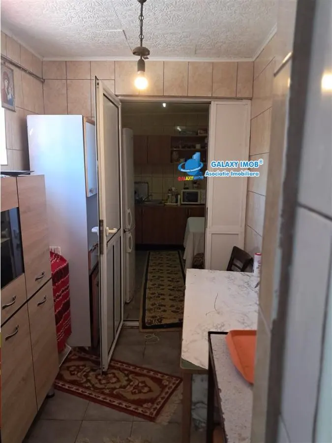 inch casa parter 3 camere , 3 bai , bucatarie , curte Pitesti -Prundu - foto 4