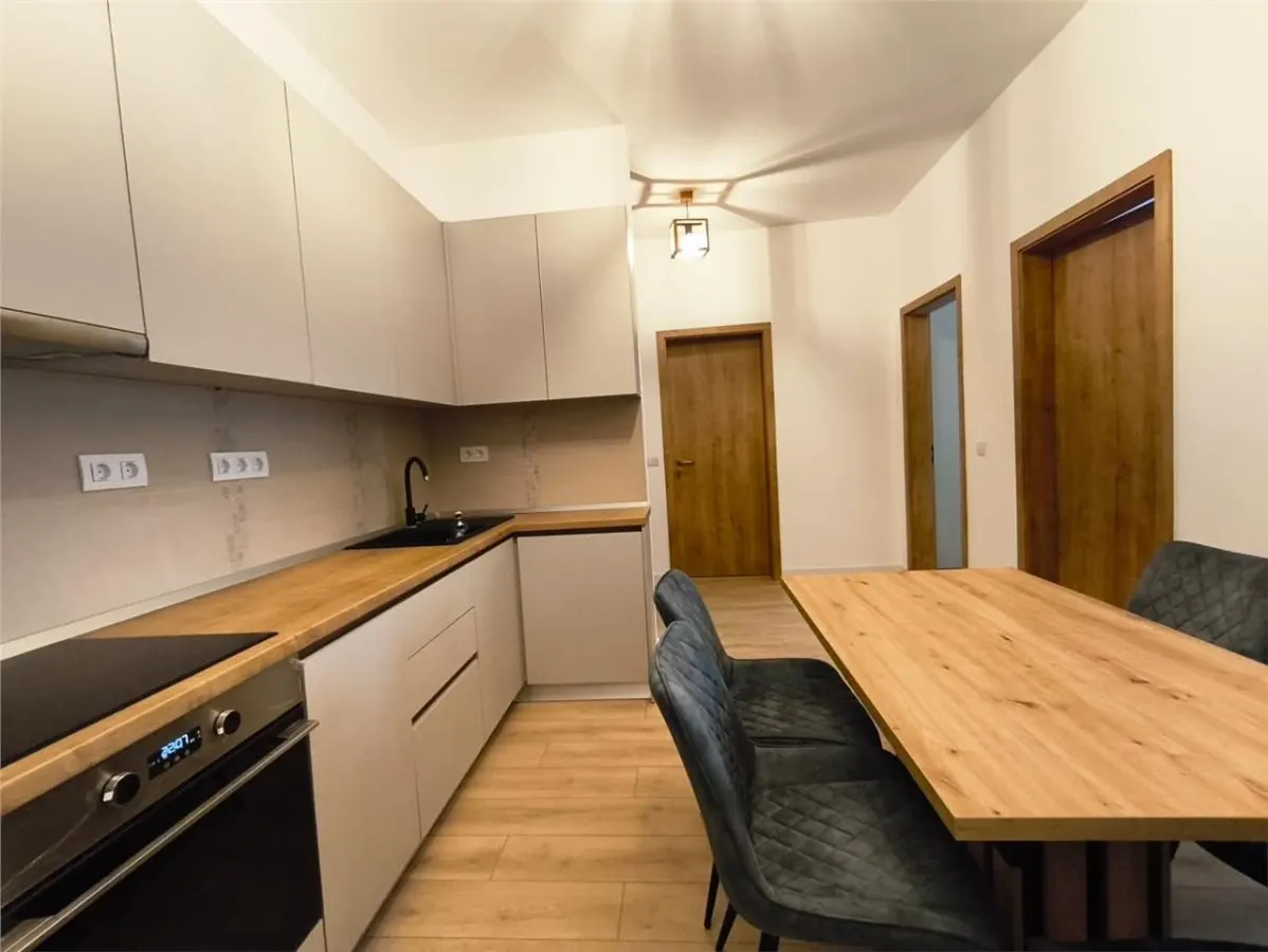 Apartament Ultra Central Bloc Nou Etaj Intermediar Loc de Parcare Subteran - foto 2