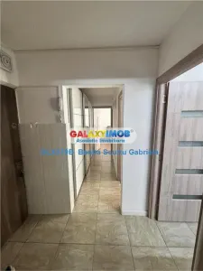 Vanzare apartament 2 camere,renovat ,etaj 3,  Zona Titan - foto 5