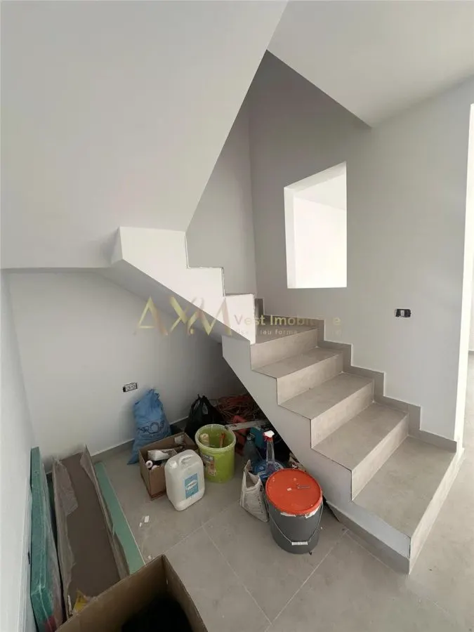 Vanzare  1/2 duplex 4 camere - foto 3