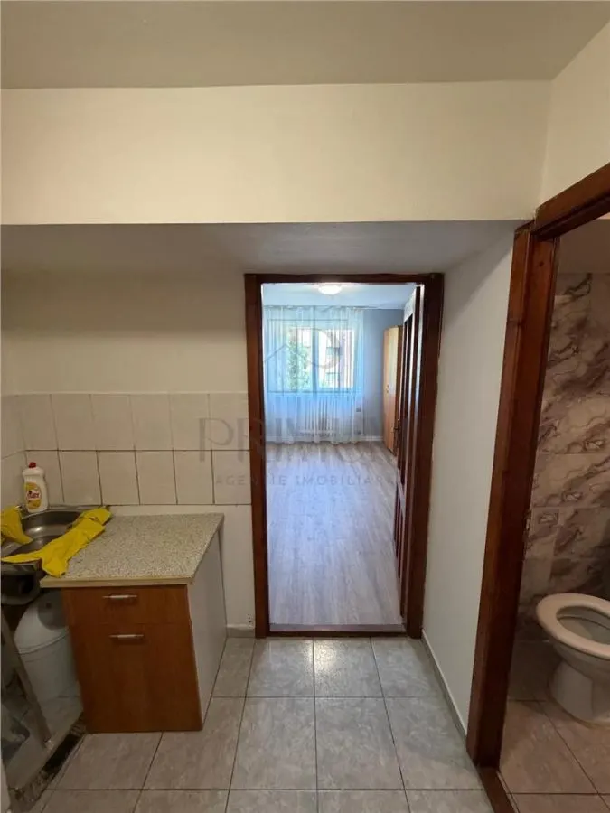 BUZIASULUI - AP 1 CAMERA - mobilat,utilat,decomandat - foto 3