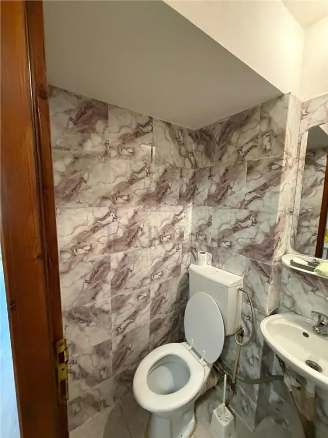 BUZIASULUI - AP 1 CAMERA - mobilat,utilat,decomandat - foto 5