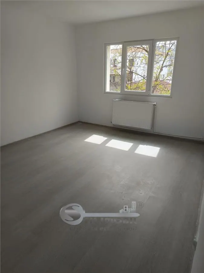 Ap 2 camere D, 56mp, et2, renovat, geam la baie, Nicolina - foto 2