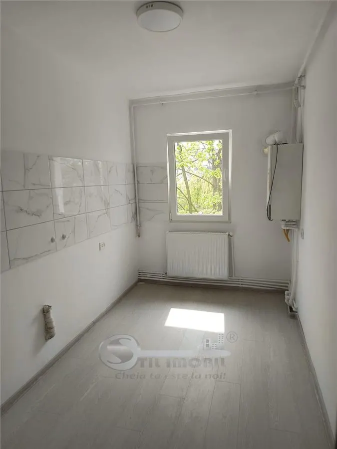 Ap 2 camere D, 56mp, et2, renovat, geam la baie, Nicolina - foto 3