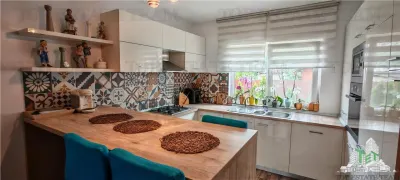 Vila 14+ camere 970mp, teren 1045mp, pt ninim 2 familii, mobilata/utilata, 2 garaje, toate utilitatile in Militari/Rosu, 12 min de metrou Pacii - foto 22