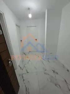 Garsoniera renovata  Aparatorii Patriei - Metrou etaj 1 bloc din 1986 - foto 4