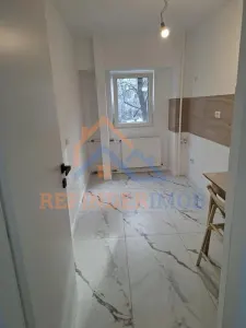 Garsoniera renovata  Aparatorii Patriei - Metrou etaj 1 bloc din 1986 - foto 5