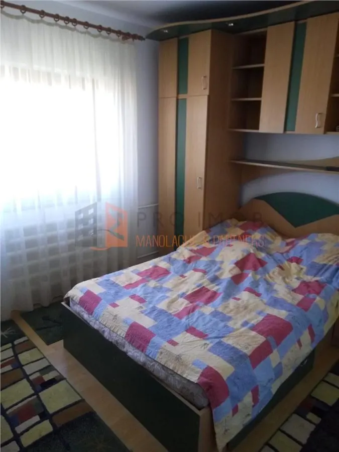 Apartament 3 camere cf 1 semidecomandat zona Crang - foto 3
