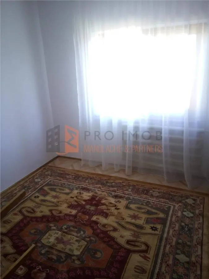 Apartament 3 camere cf 1 semidecomandat zona Crang - foto 4