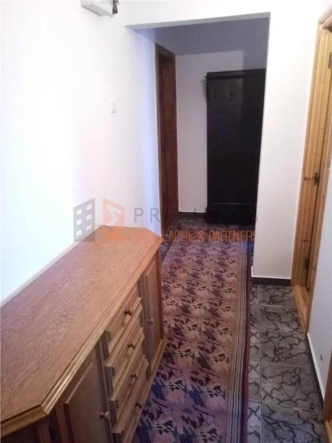 Apartament 3 camere cf 1 semidecomandat zona Crang - foto 6