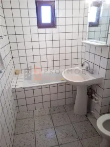 Apartament 3 camere cf 1 semidecomandat zona Crang - foto 8