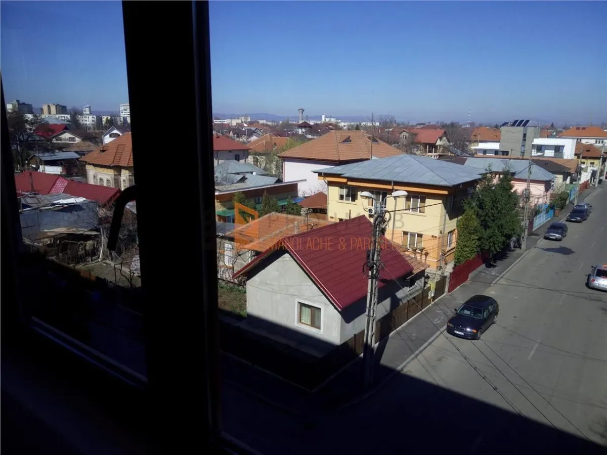 Apartament 3 camere cf 1 semidecomandat zona Crang - foto 9