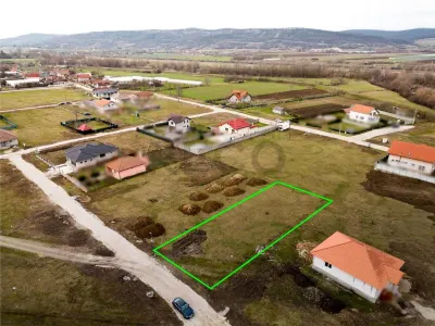 RECO Teren intravilan  810 mp- utilitati- Osorhei - Fughiu