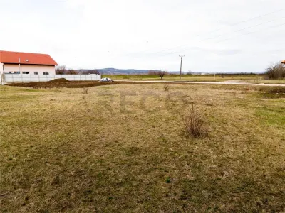RECO Teren intravilan  810 mp- utilitati- Osorhei - foto 4