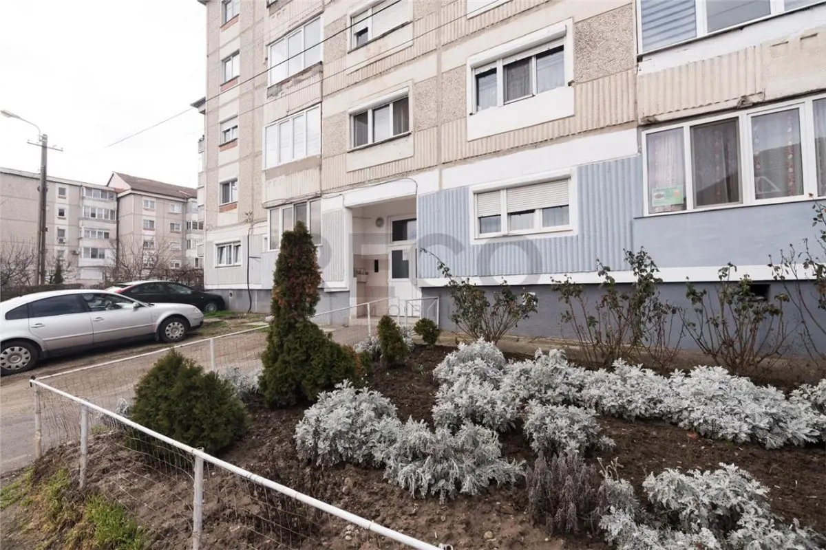 RECO Apartament cu 3 camere  decomandat- Oradea-zona Nufarul - foto 16