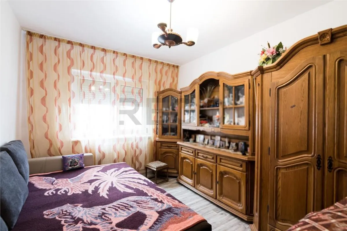 RECO Apartament cu 3 camere  decomandat- Oradea-zona Nufarul - foto 4