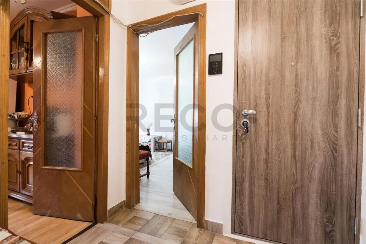 RECO Apartament cu 3 camere  decomandat- Oradea-zona Nufarul - foto 5