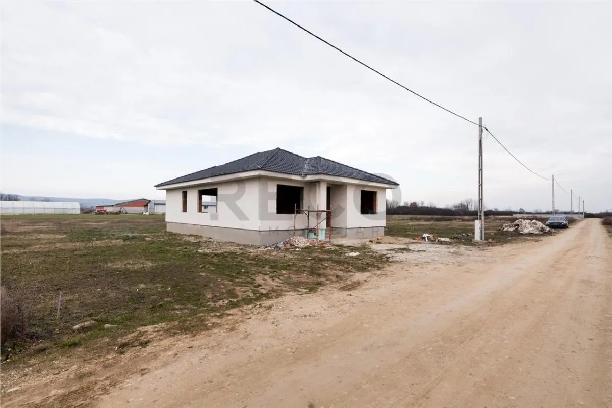 RECO Casa la rosu - 3 dormitoare, plan parter 120 mp utili - Osorhei - foto 11