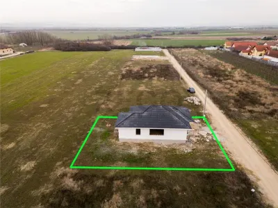 RECO Casa la rosu - 3 dormitoare, plan parter 120 mp utili - Osorhei - foto 6