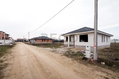 RECO Casa la rosu - 3 dormitoare, plan parter 120 mp utili - Osorhei - foto 9