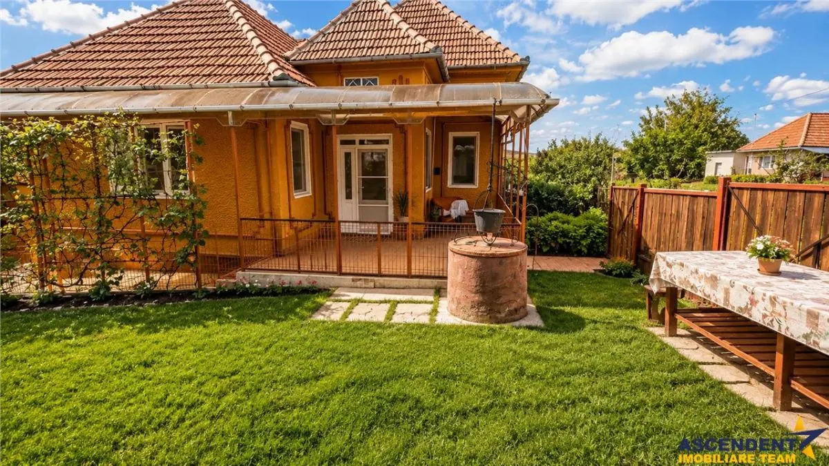 Casa cu farmec autentic, anexe, 1.100 mp teren roditor, Saulia, Mures - foto 1