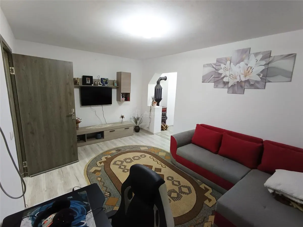 Apartament 2 camere in zona centrala Moldova Noua, langa piata - foto 4