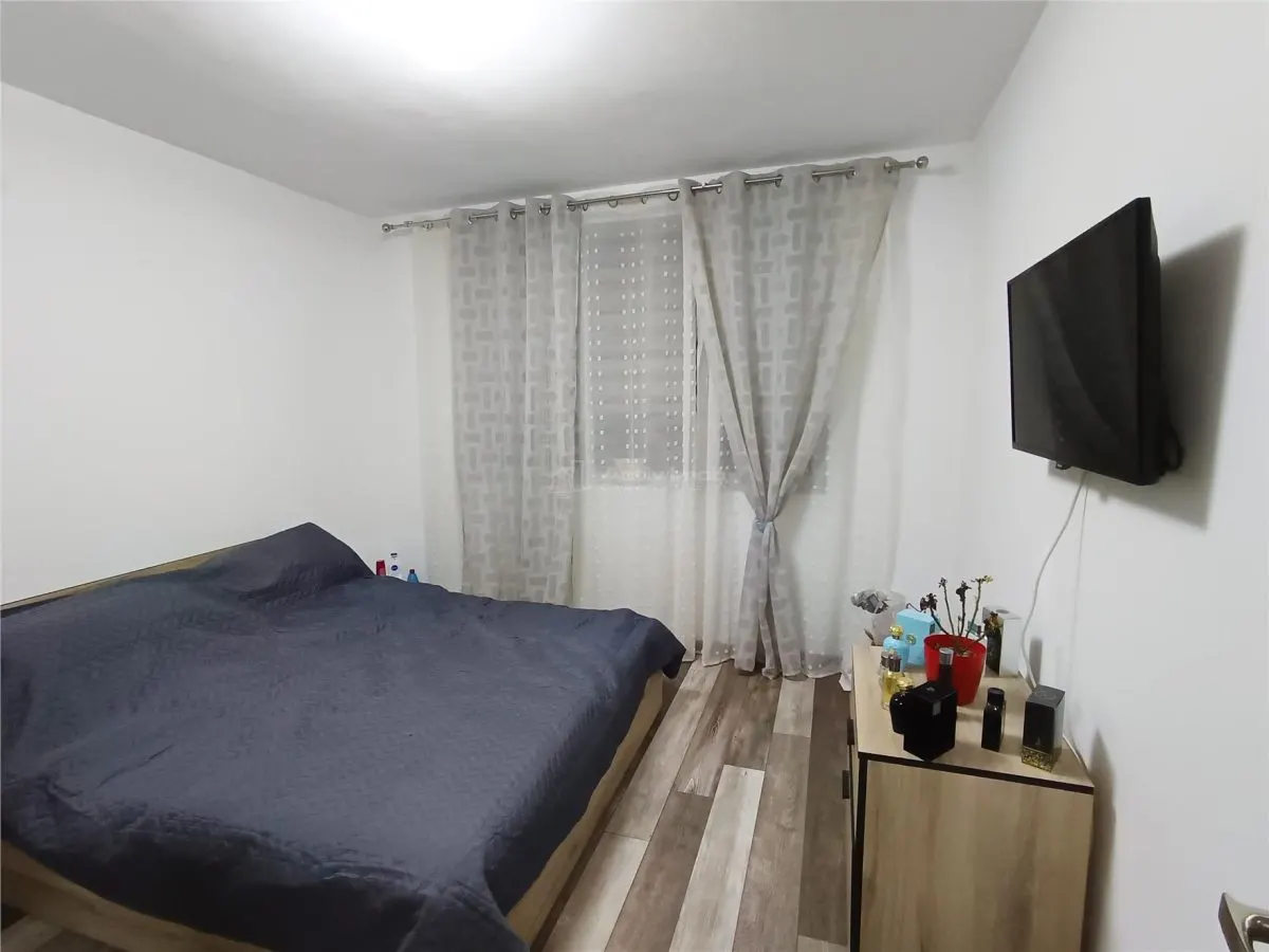 Apartament 2 camere in zona centrala Moldova Noua, langa piata - foto 6