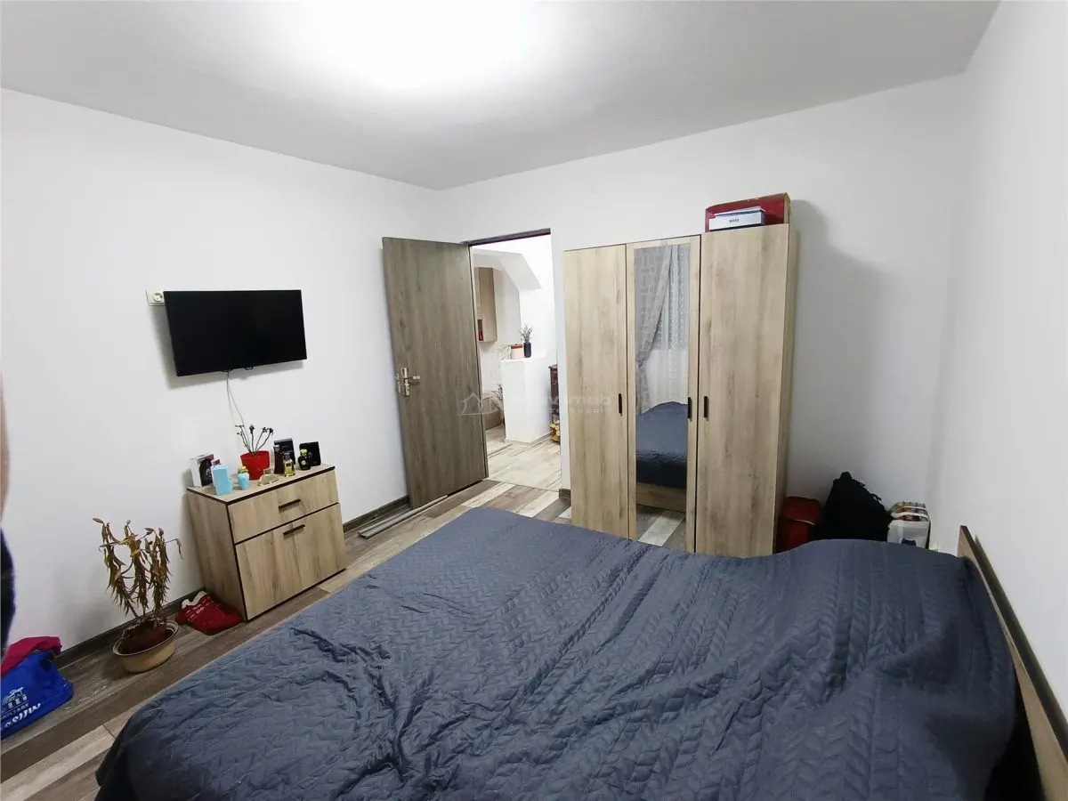 Apartament 2 camere in zona centrala Moldova Noua, langa piata - foto 8