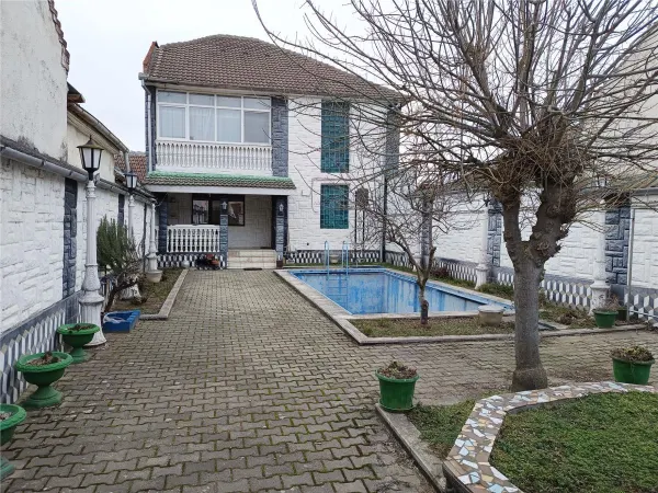 Casă 5 camere Moldova Noua - poza 1