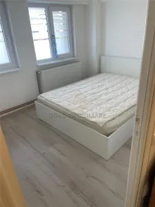 Apartament 2 camere decomandat de închiriat  Bd. Traian etaj 1 - foto 6