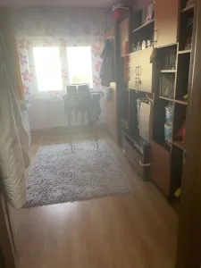 Apartament 3 camere Noua ,decomandat,etaj 2, loc parcare,133000 Euro - Brasov