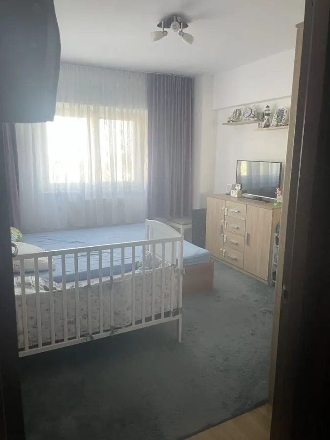 Apartament 3 camere Noua ,decomandat,etaj 2, loc parcare,133000 Euro - foto 2