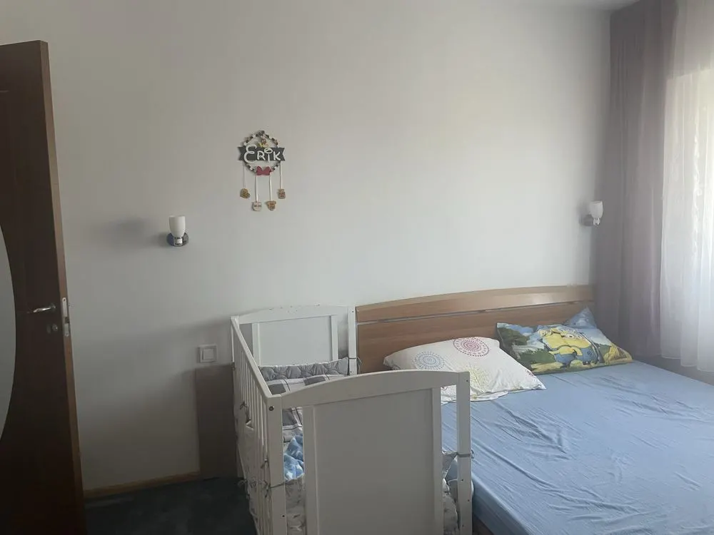 Apartament 3 camere Noua ,decomandat,etaj 2, loc parcare,133000 Euro - foto 3
