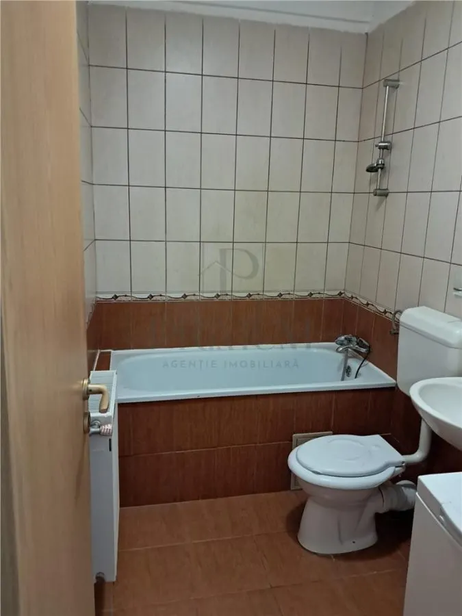 BUZIASULUI - AP. 1 CAMERA - mobilat, utilat, decomandat + centrala proprie - foto 6