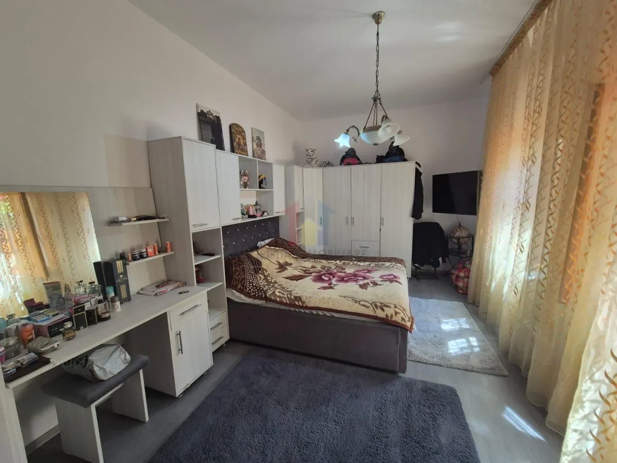 ZONA CENTRALA  Casa 6 camere + Spatiu comercial constructie caramida - foto 4