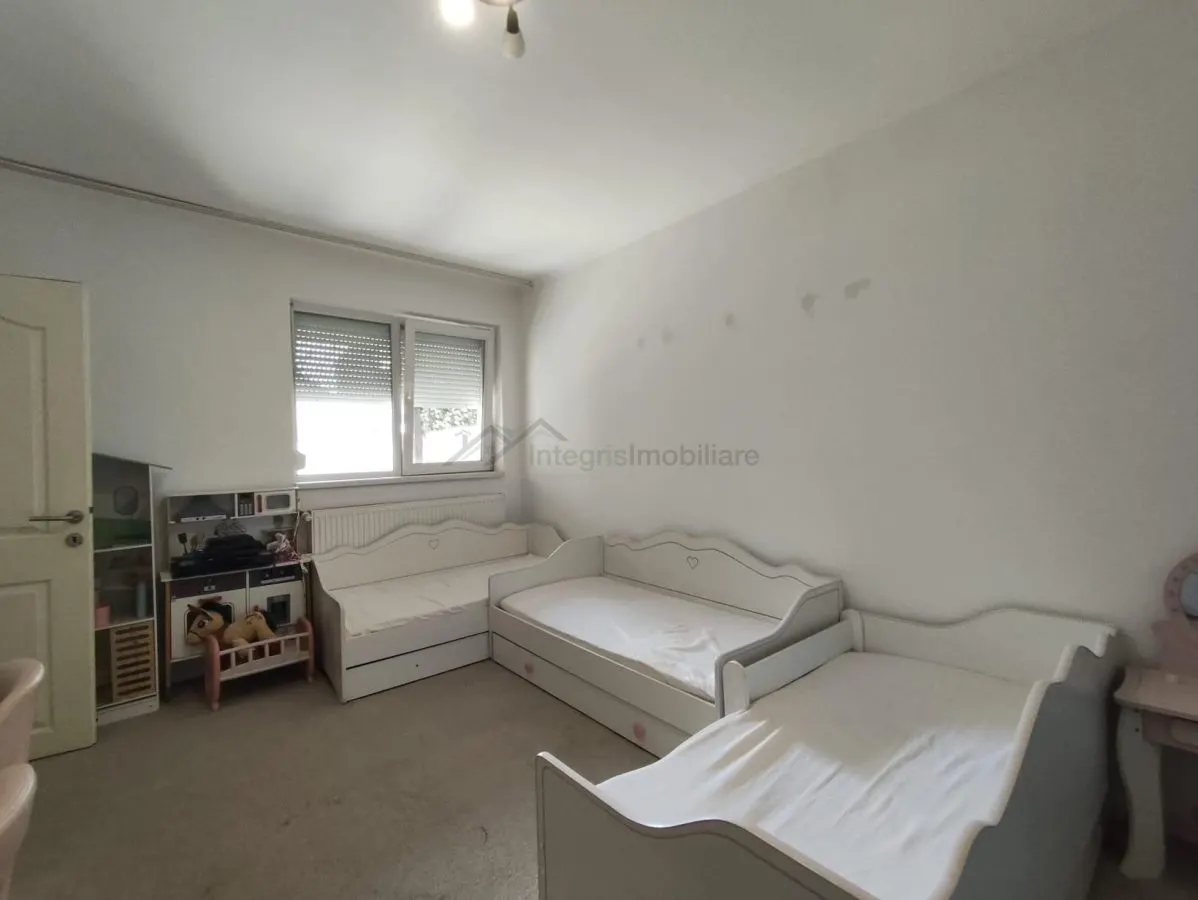 Apartament 3 camere,curte comuna Louis Pasteur,Oradea - foto 9