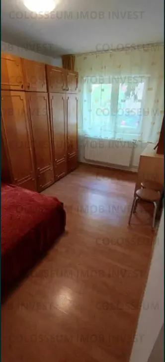 Apartament 2 camere, decomandat - zona Tractorul - foto 3