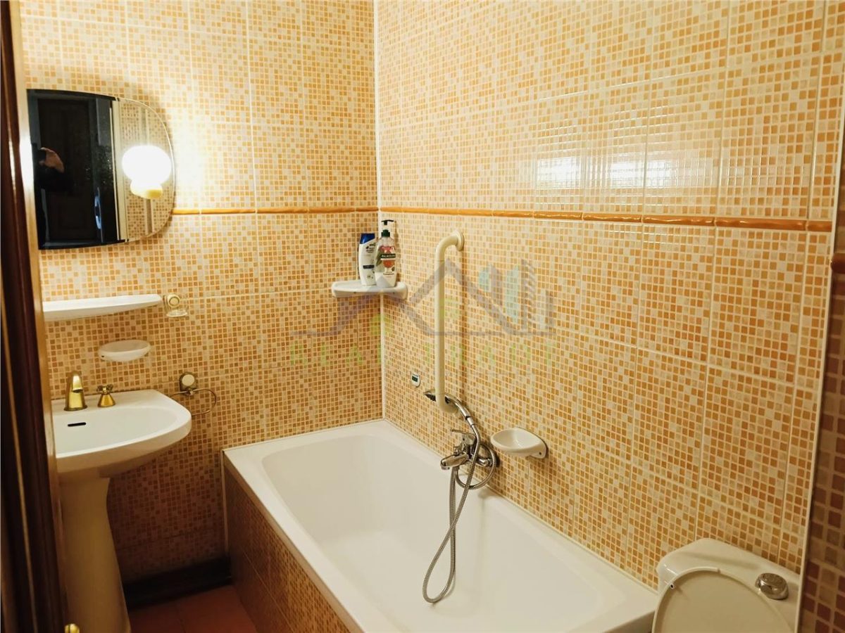 Apartament 4 camere etajul 1  cartier Noua - foto 10