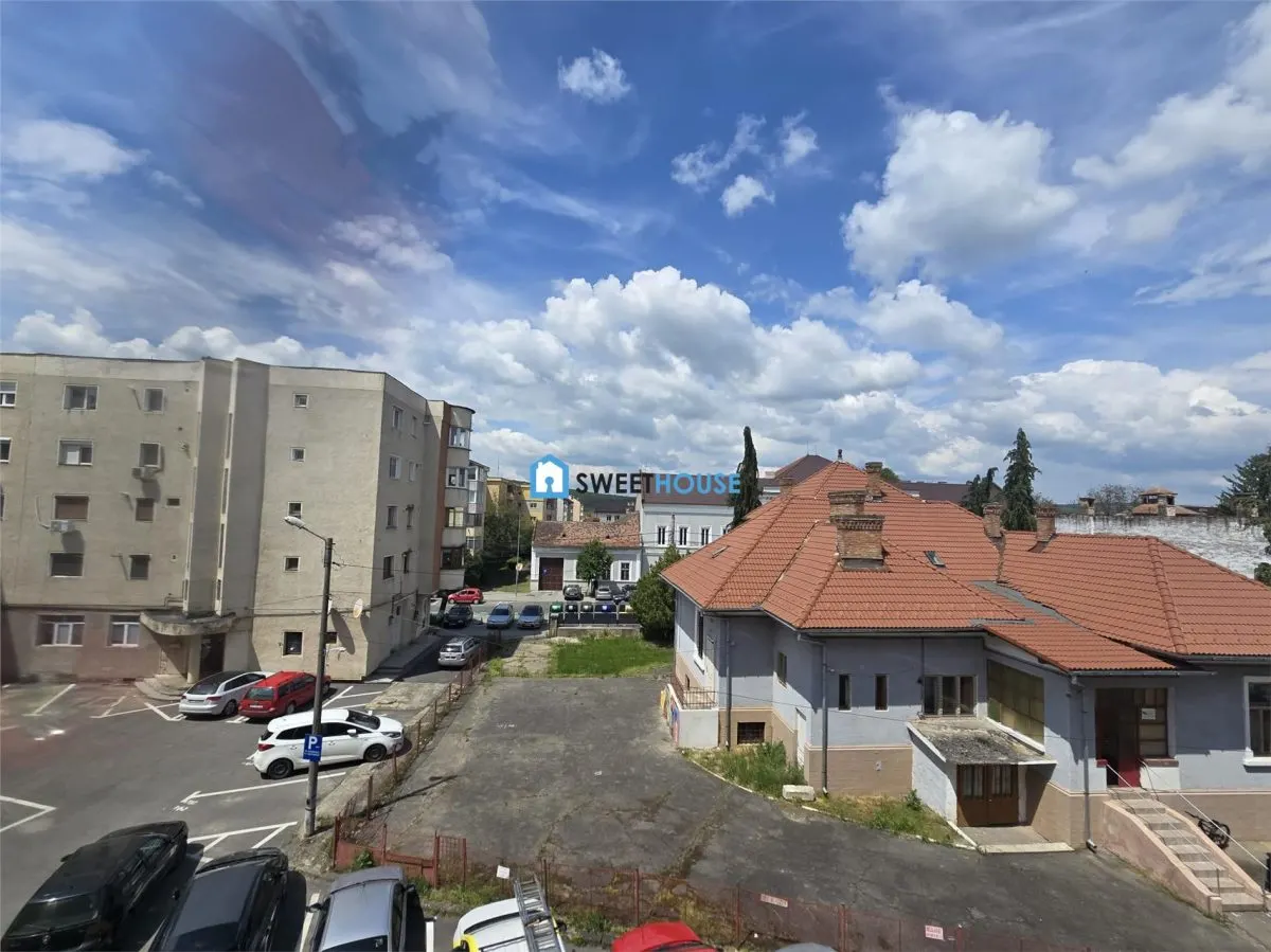 Apartament Spatios cu 3 camere - B-dul Unirii - foto 1