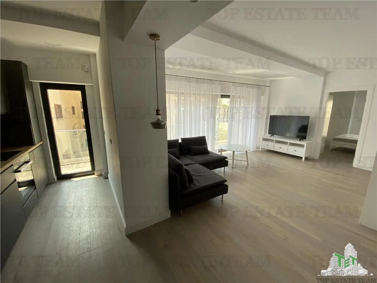 Apartament cu 3 camere de vanzare in Piata Victoriei - foto 2