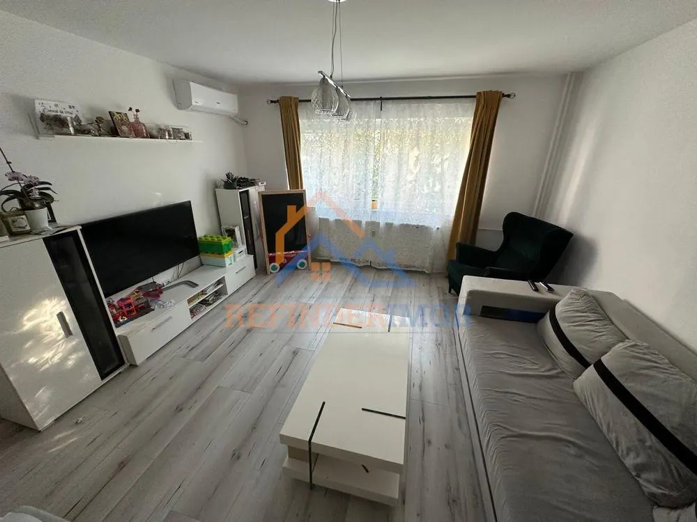 Vanzare apartament 3 camere zona Rahova - Sebastian - foto 1