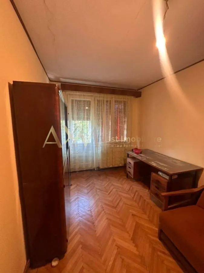 Vanzare apartament 3 camere - foto 2