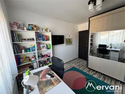 Apartament de vanzare in Campina, zona centrala - foto 3