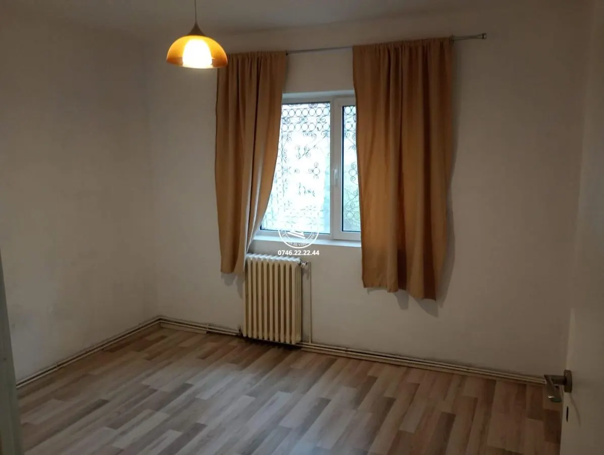 Apartament de vanzare 3 camere, Centru - foto 1